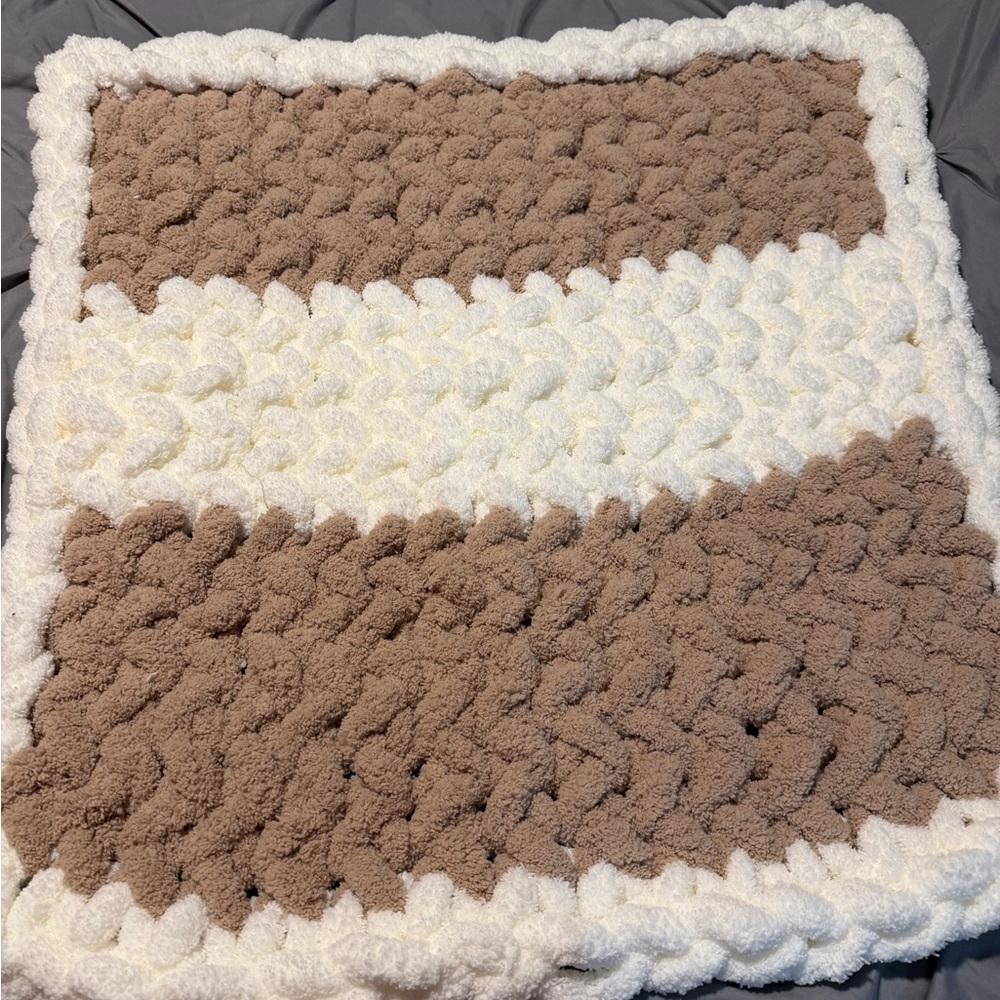 Cozy Chunky Knit Throw Blanket - Cream & Brown